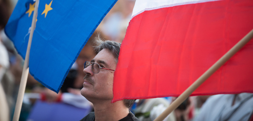 Protest v Krakově proti novému soudnímu zákonu. 