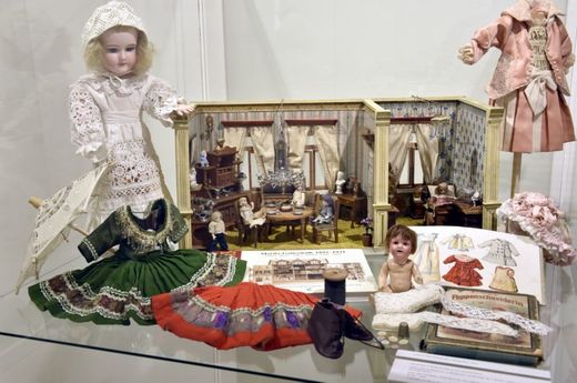 Střihy pro panenky z roku 1911.
