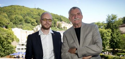 Herci (zprava) Martin Huba a Jan Budař představili 2. července 2018 na mezinárodním filmovém festivalu v Karlových Varech film Hovory s TGM.