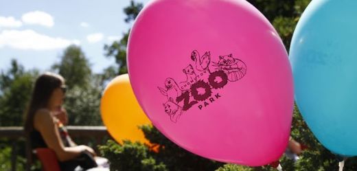 Podkrušnohorský zoopark v Chomutově představil 2. července 2018 nové logo. Zubra na propagačních materiálech nahradilo jednoduché logo s nápisem zoopark.