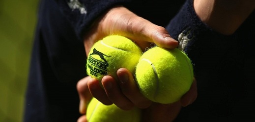 Zaměstnanci filipínské továrny, v níž se vyrábějí míčky pro Wimbledon, pracují v nelidských podmínkách.