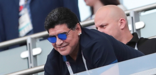 Diego Maradona musí na sebe v Rusku neustále upozorňovat.