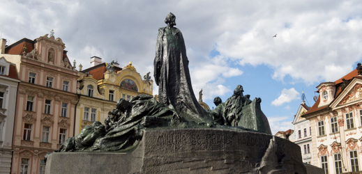 Pomník mistra Jana Husa na pražském Staroměstském náměstí.