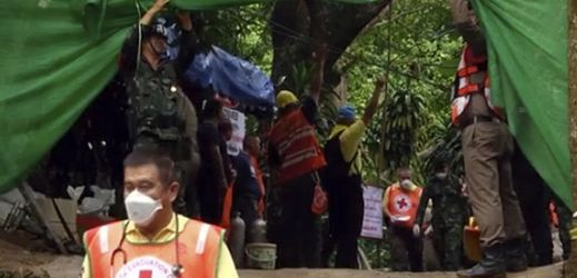 Záchranná operace v Thajsku. 