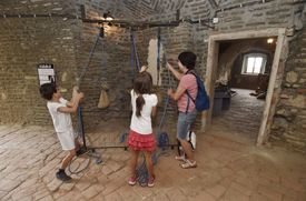 Výstava je věnovaná středověkým řemeslům.