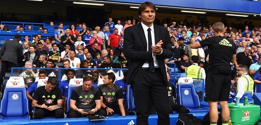 Antonio Conte skončil podle britských médií na lavičce londýnské Chelsea.
