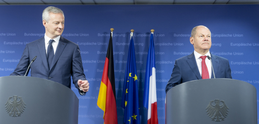 Fancouzský ministr financí Bruno Le Maire (vlevo) a jeho německý kolega a vicekancléř Olaf Scholz. 