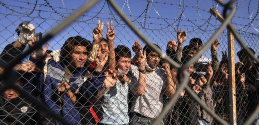 Uprchlíci v řeckém imigračním táboře.