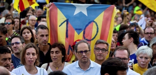 Desetitisíce lidí zaplnily ulice Barcelony.