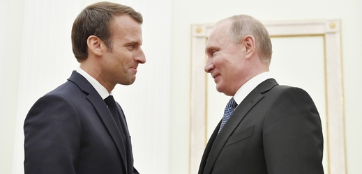 Emmanuel Macron a Vladimir Putin.