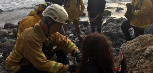 Po sedmi dnech pátrání našli záchranáři pohřešovanou ženu, která spadla z šedesátimetrového útesu.