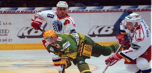 Bývalý hokejista Václav Burda (vlevo) zahynul při autonehodě.