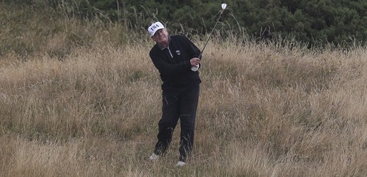 Trump si o víkendu zahrál golf ve skotském Turnberry.