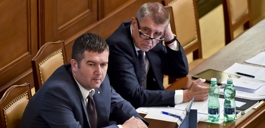 Ministr vnitra Jan Hamáček (vlevo) nepodnikne žádné kroky.