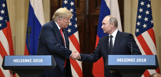 Vlevo americký prezident Donald Trump a prezident ruské federace Vladimit Putin.
