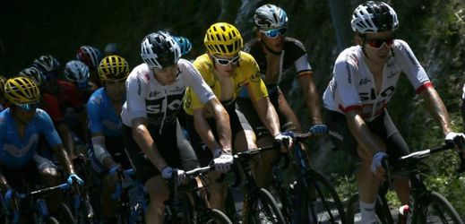 Vedoucí závodník poprvé vyhrál na Alpe d'Huez. Ve žlutém trikotu nadále pojede Geraint Thomas.