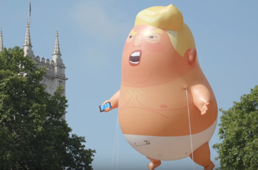 "Baby Trump" nad Londýnem.
