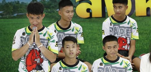 Zachránění chlapci z thajského fotbalového týmu.