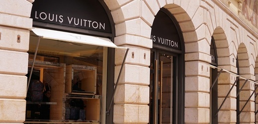Francouzské společnosti Louis Vuitton se v Česku daří.