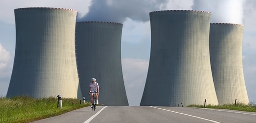 Chladící věže jaderné elektrárny Temelín.