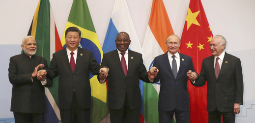 Snímek ze summitu BRICS. Zástupci Brazílie, Ruska, Indie, Číny a Jihoafrické republiky.