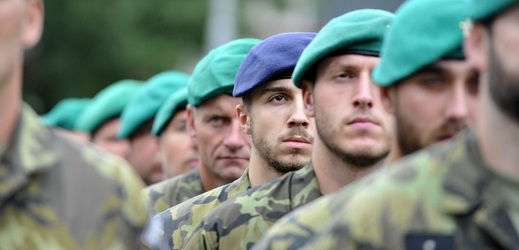 Česká armáda by se podle plánu měla nadále rozšiřovat.
