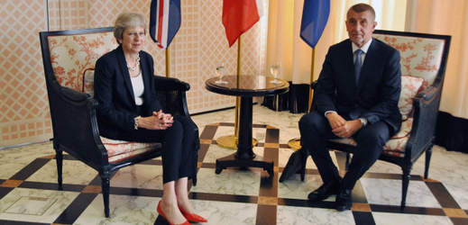 Andrej Babiš s britskou premiérkou Theresou Mayovou.
