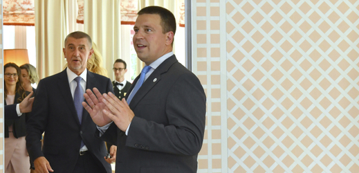 Estonský premiér Jüri Ratas, Andrej Babiš v pozadí.