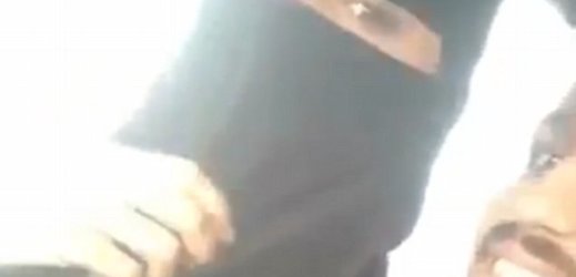 Saúdové zatkli pár, za polibek sdílený na sociální síti.