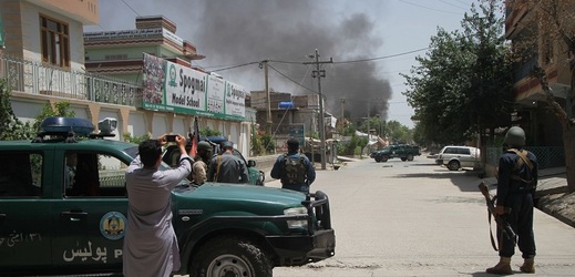 V Afghánistánu explodovala mina, když na ni najel autobus.