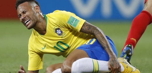 Brazilský útočník Neymar v reklamním spotu přiznal, že na fotbalovém šampionátu simuloval.