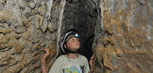 Turisté v jeskyni Michalka (ilustrační foto).