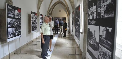 Výstava fotografií s názvem 1968 - 50. výročí okupace Československa vojsky Varšavské smlouvy.