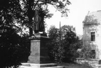 Socha Martina Luthera v Aši na snímku z roku 1935.