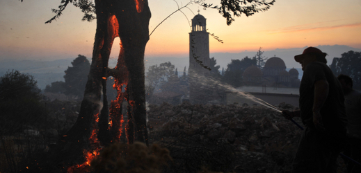 Lesní požár ve Řecku.