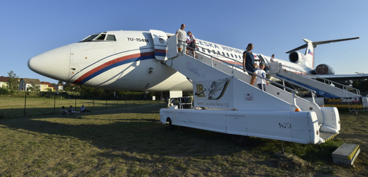 Bývalý vládní letoun Tu-154, takzvaný Naganský expres, na jehož palubě slavili čeští hokejisté v roce 1998 olympijské zlato, se 3. srpna 2018 večer slavnostně rozsvítil v Leteckému muzeu v Kunovicích na Uherskohradišťsku.