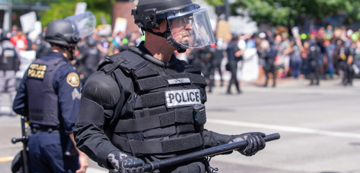 Policie rozehnala demonstrace ultrapravice a odpůrců v Portlandu.