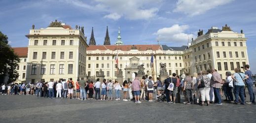 Mezi nejnavštěvovanější památky v ČR patří Pražský hrad.