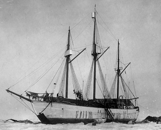 Amundsenova potopená polární loď Maud se vrátila do Norska.