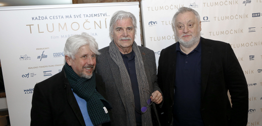 Na snímku zleva producent snímku Tlumočník Rudolf Biermann, rakouský herec Peter Simonischek a režisér Martin Šulík.