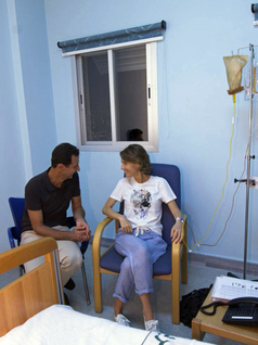 Asma Asadová v nemocnici s manželem.