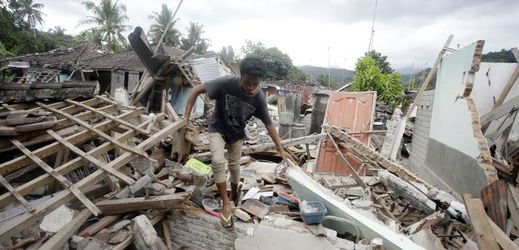 Následky zemětřesení na indonéském ostrově Lombok.