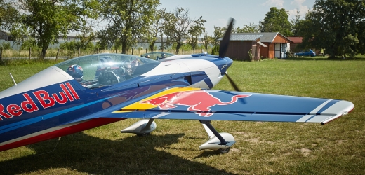 Xtreme XA 42 při ukázkovém letu.