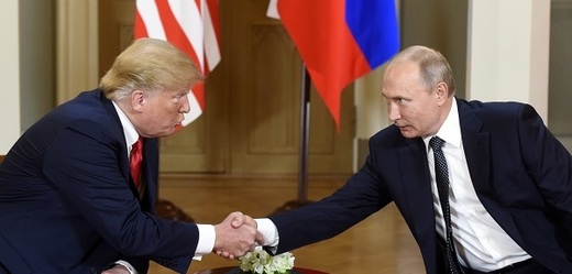 Donald Trump (vlevo) s Vladimirem Putinem.
