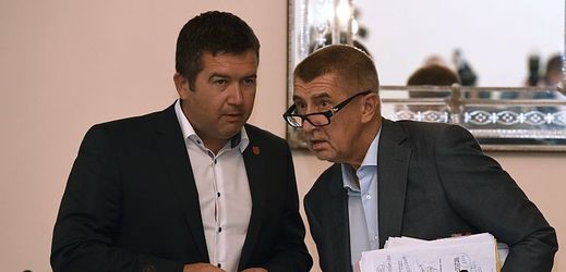 Ministr vnitra Jan Hamáček a předseda vlády Andrej Babiš.