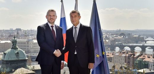 Slovenský premiér Peter Pellegrini (vlevo) a jeho český protějšek Andrej Babiš.
