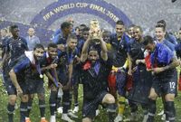 Fotbalisté Francie se po šestnácti letech vrátili na první místo. 