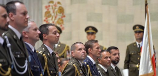 Vojáci dostali na Vítkově medaile a ocenění za zahraniční mise.