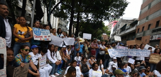 Demonstranti v Caracasu. 