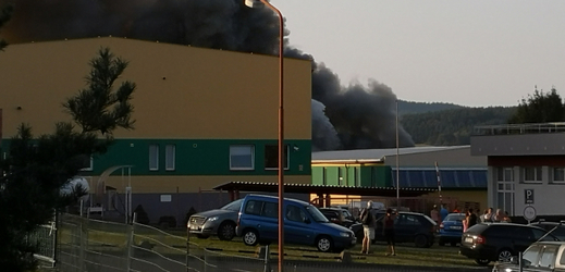 Požár v průmyslovém areálu Ravak. 